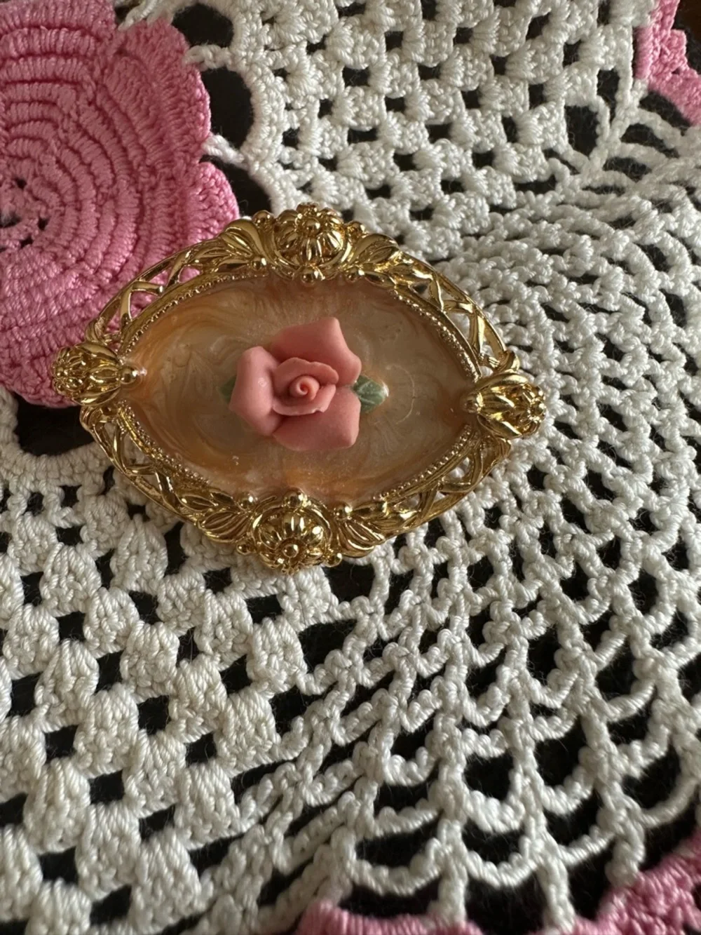 Avon Victoria Rose Brooch from 1989